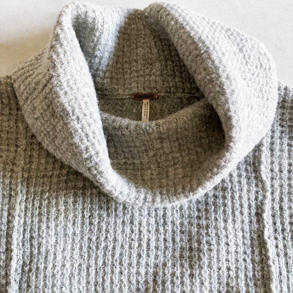 Free People oversized waffle knit grey wool sweater, relaxed fit, cowl neck - Picture 3 of 12
